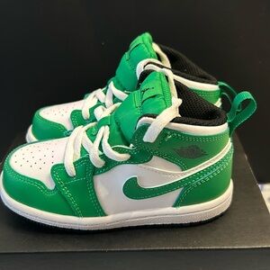Jordan 1 MID Toddler Size 8C Excellent Condition